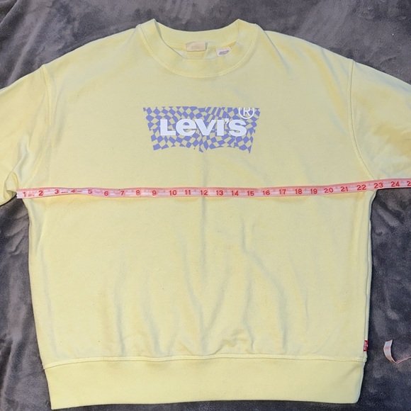 Levi’s Crewneck - Picture 7 of 9